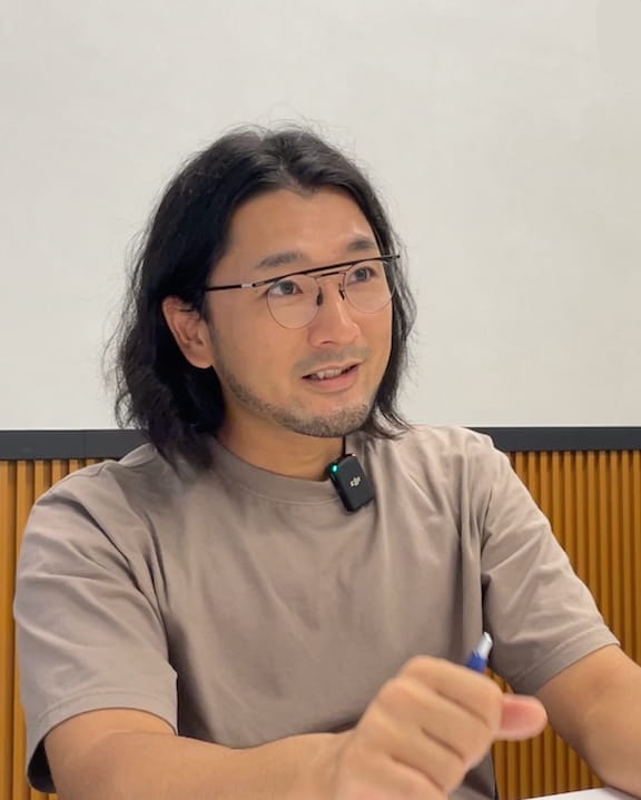 問診で笑顔の院長大谷聡 岩国市の整体 太子堂整体院